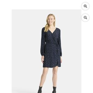Time and Tru Navy Patterned Long Sleeve Dress